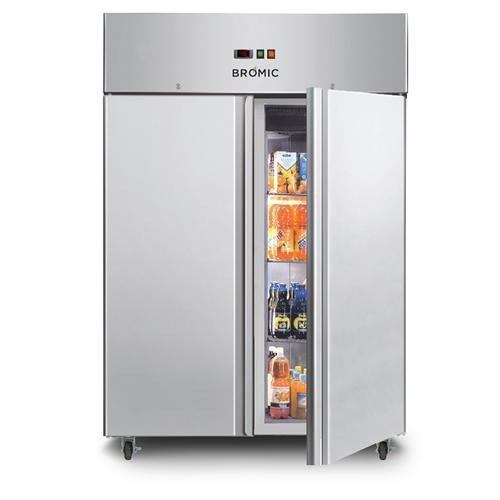 Commercial upright fridge